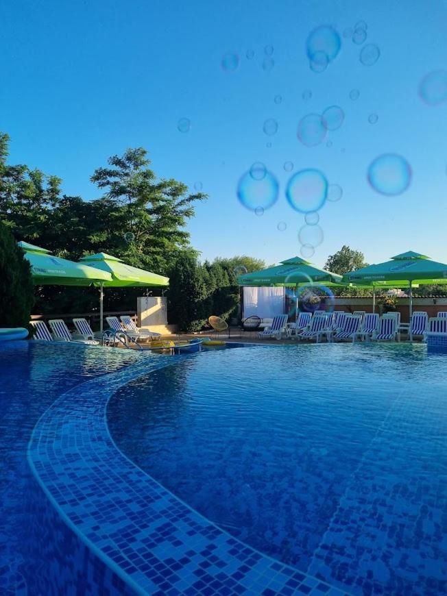 Семеен Хотел Golden Place โซโซโปล ภายนอก รูปภาพ