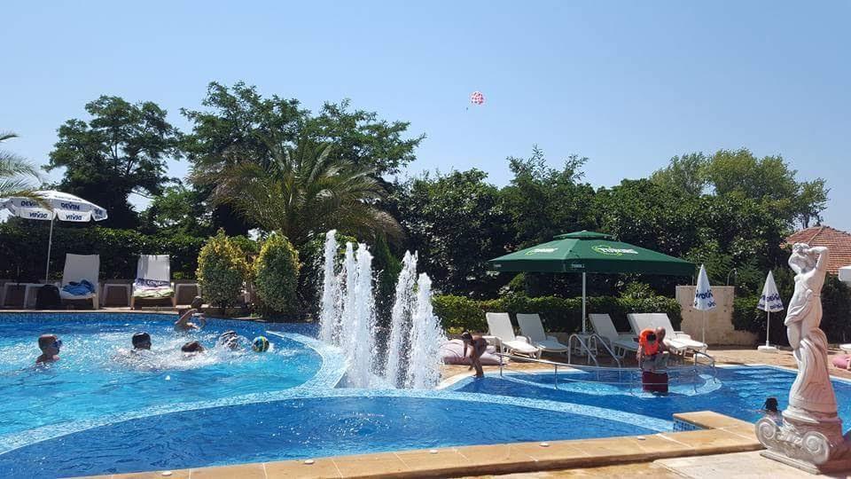 Семеен Хотел Golden Place โซโซโปล ภายนอก รูปภาพ